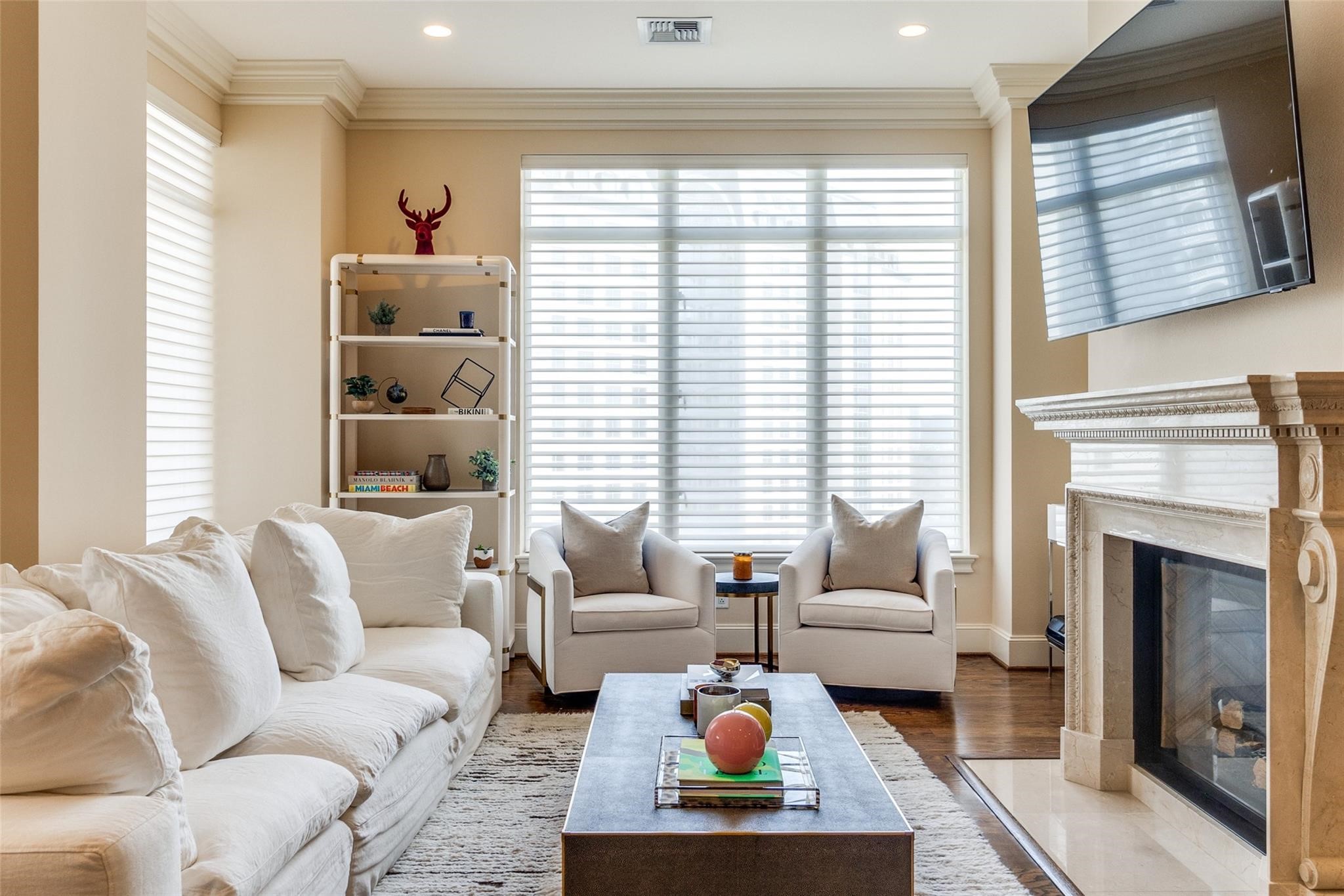 2525 N PEARL Street 1106