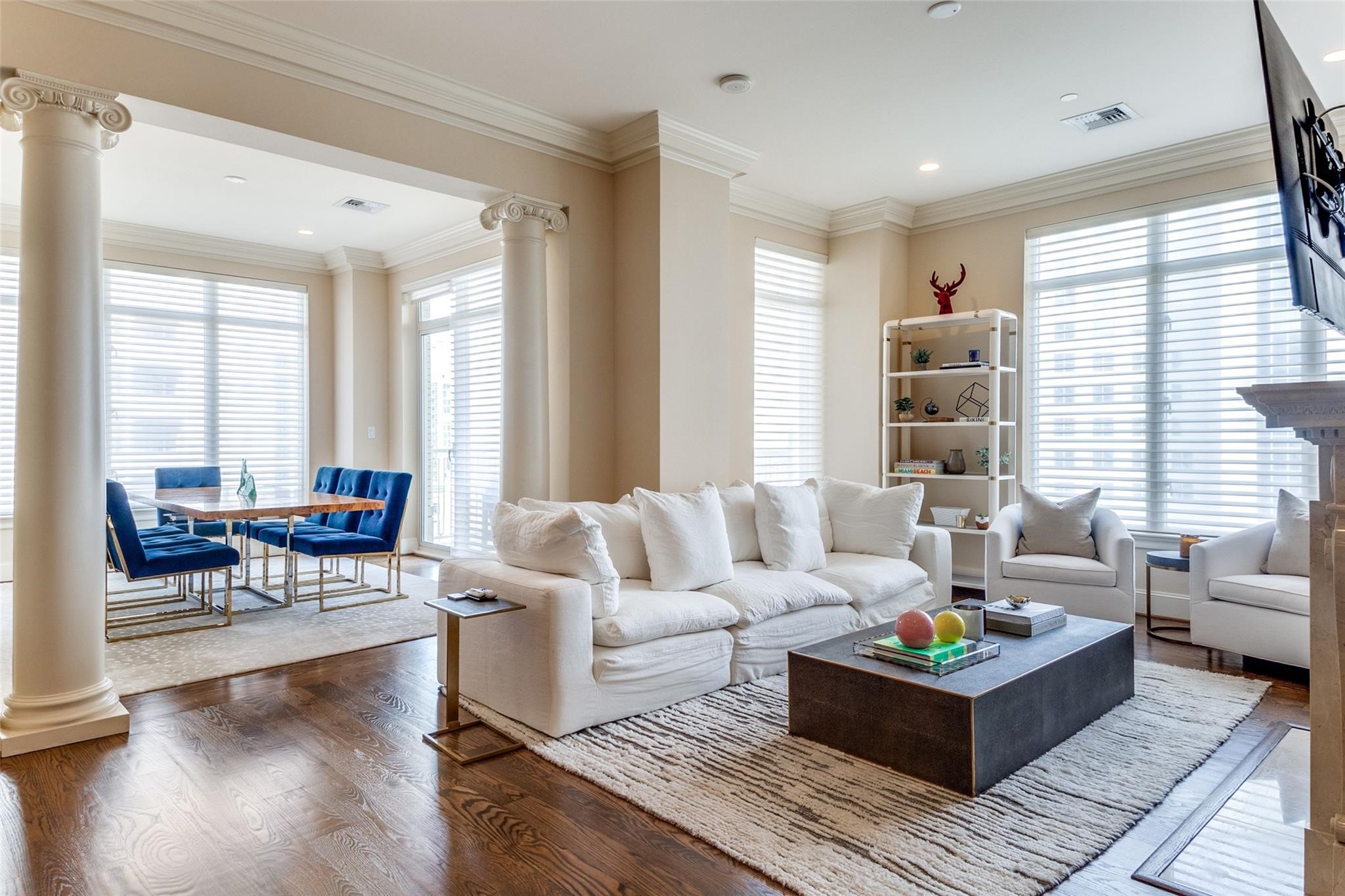 2525 N PEARL Street 1106