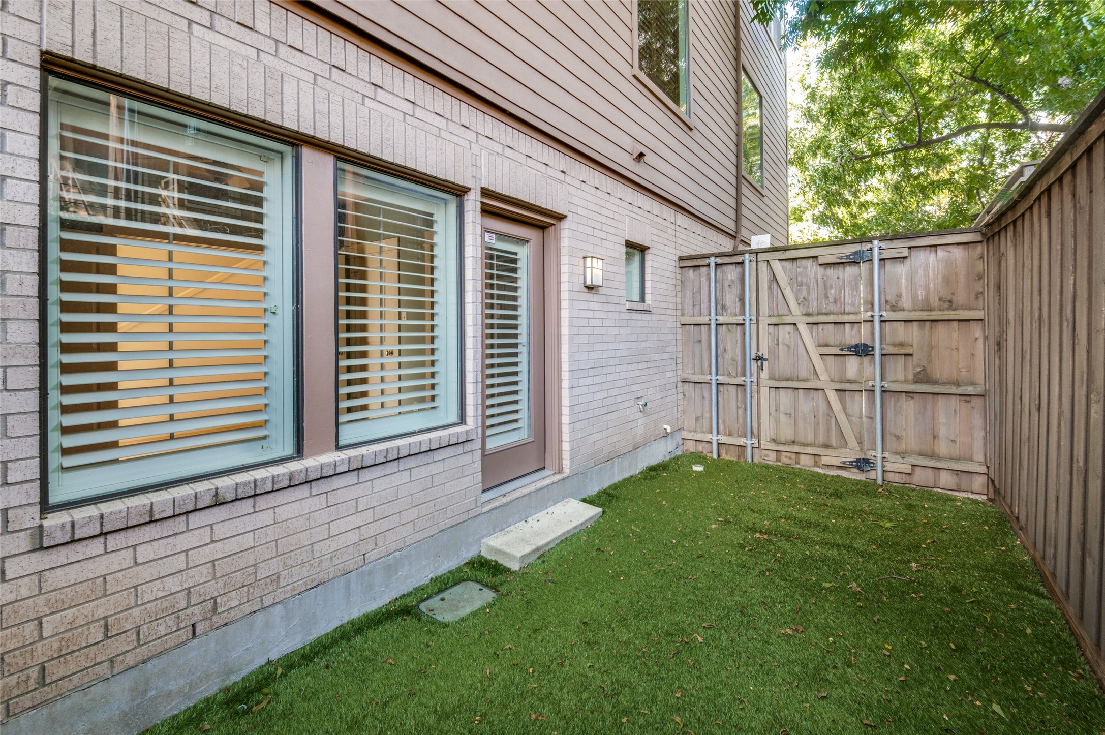 4023 RAWLINS Street 107