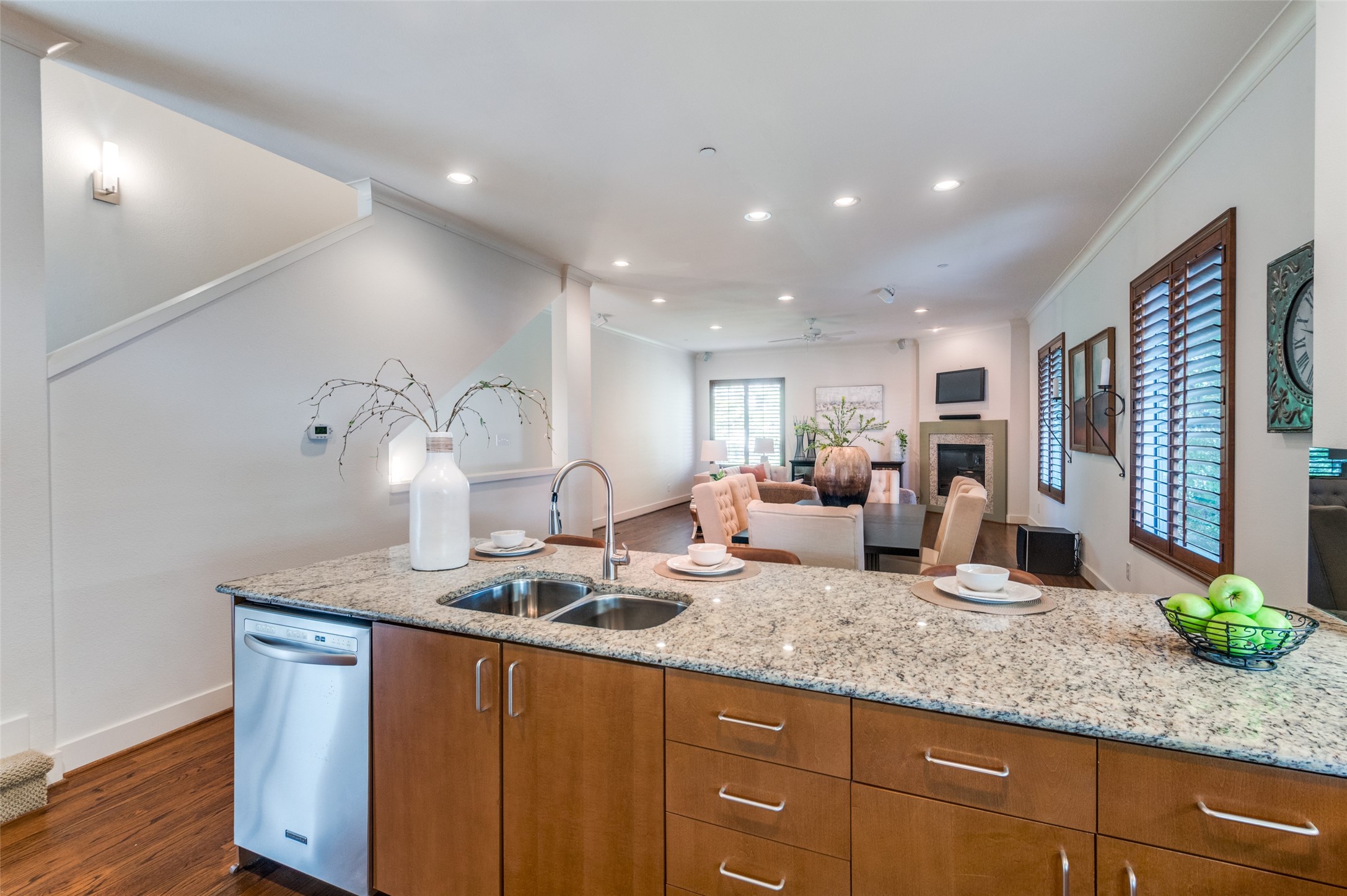 4023 RAWLINS Street 107