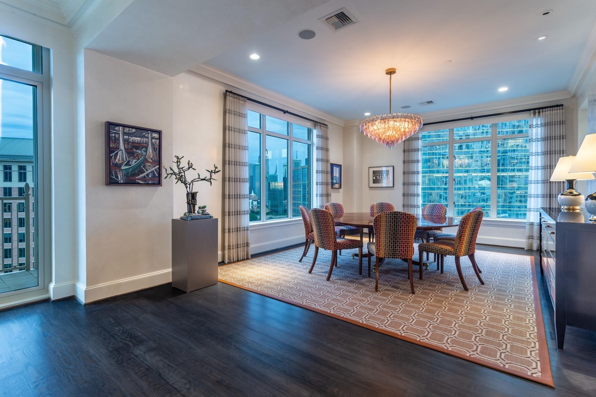 2525 N PEARL Street 1702