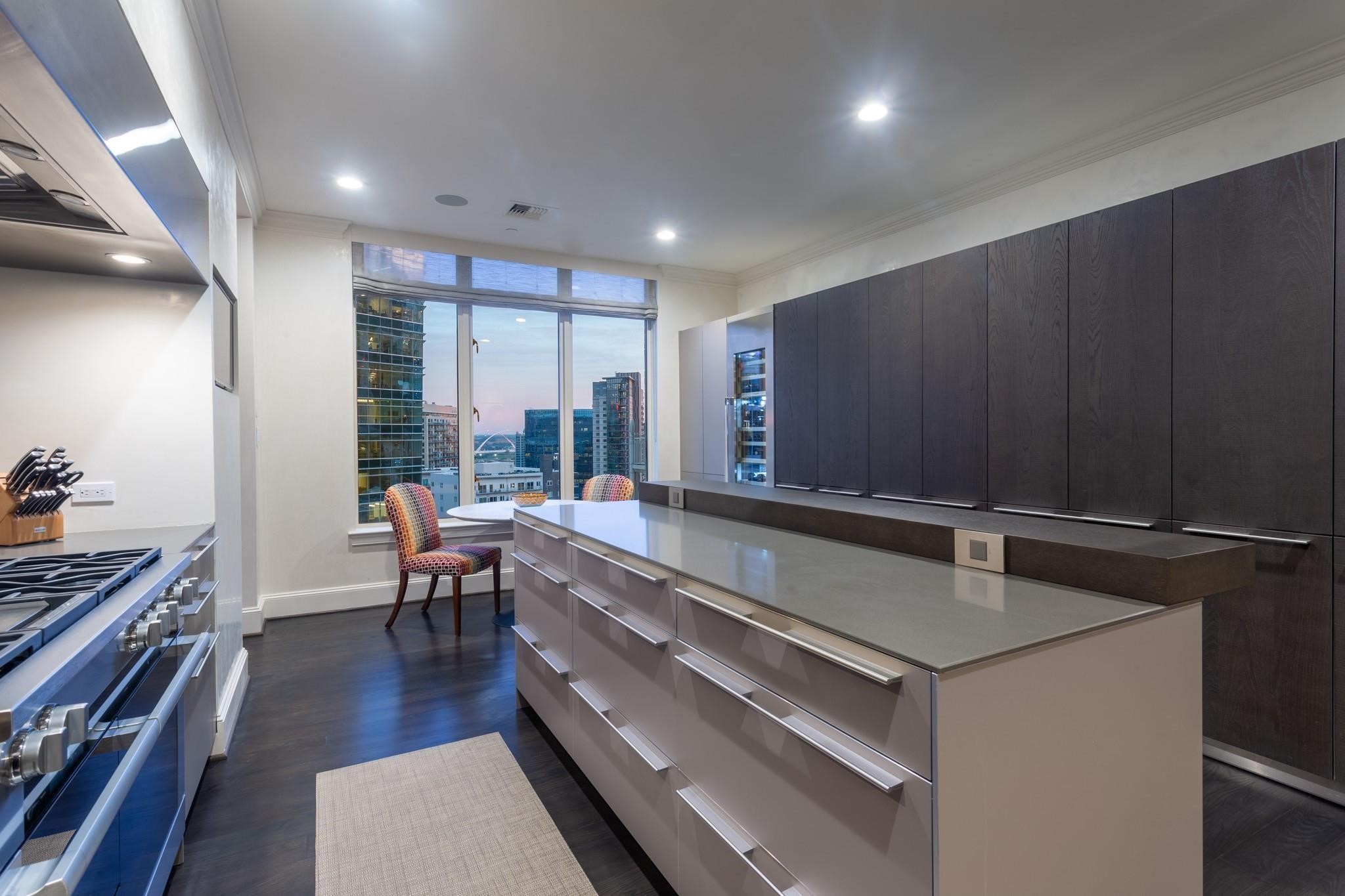2525 N PEARL Street 1702