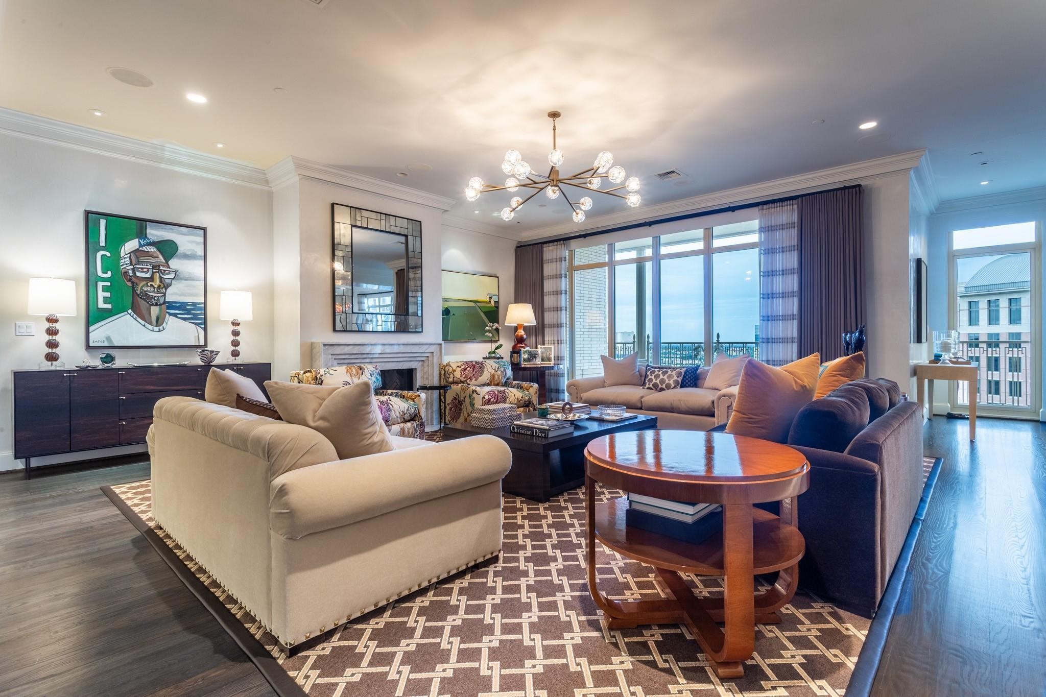 2525 N PEARL Street 1702