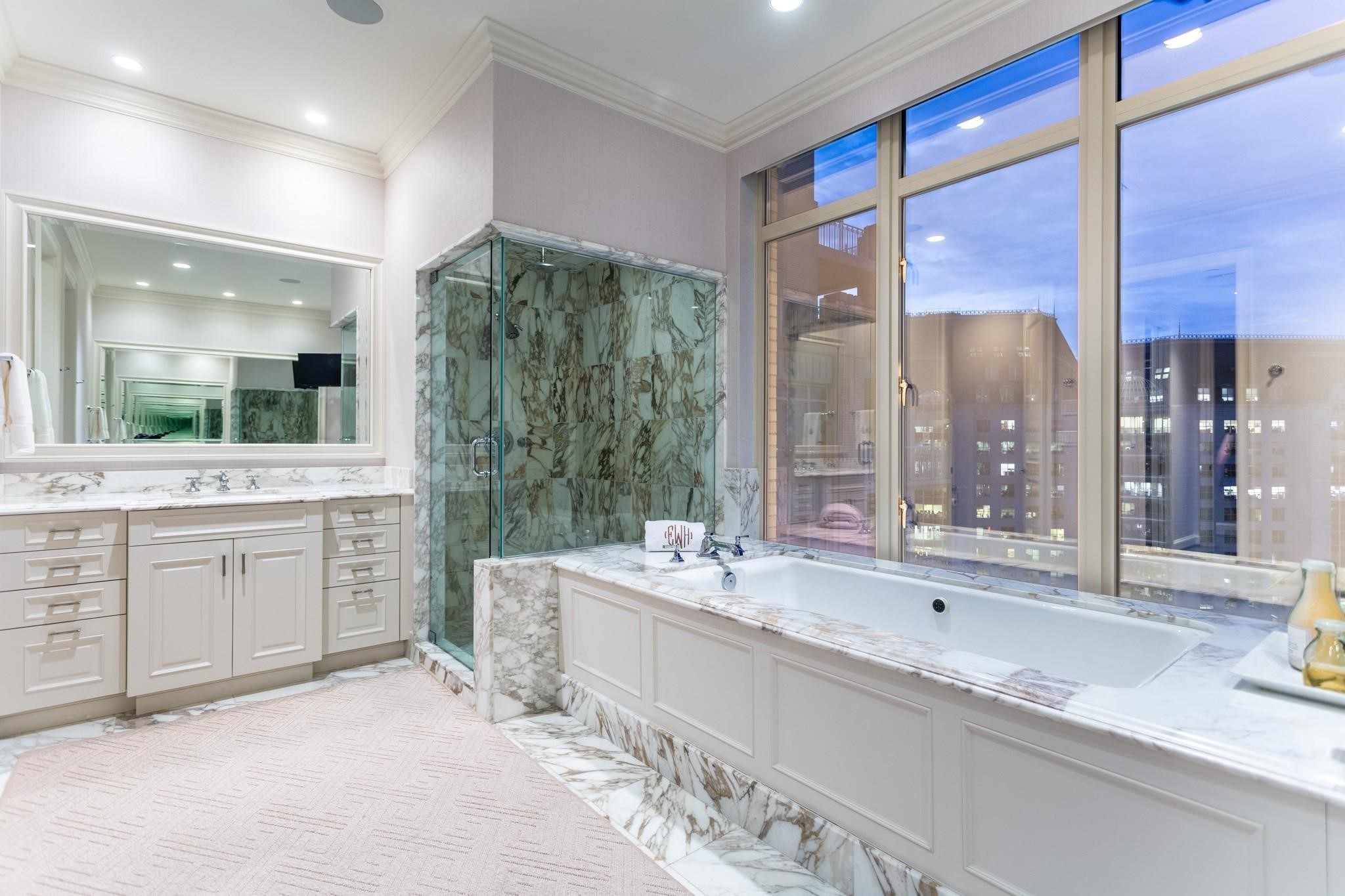 2525 N PEARL Street 1702
