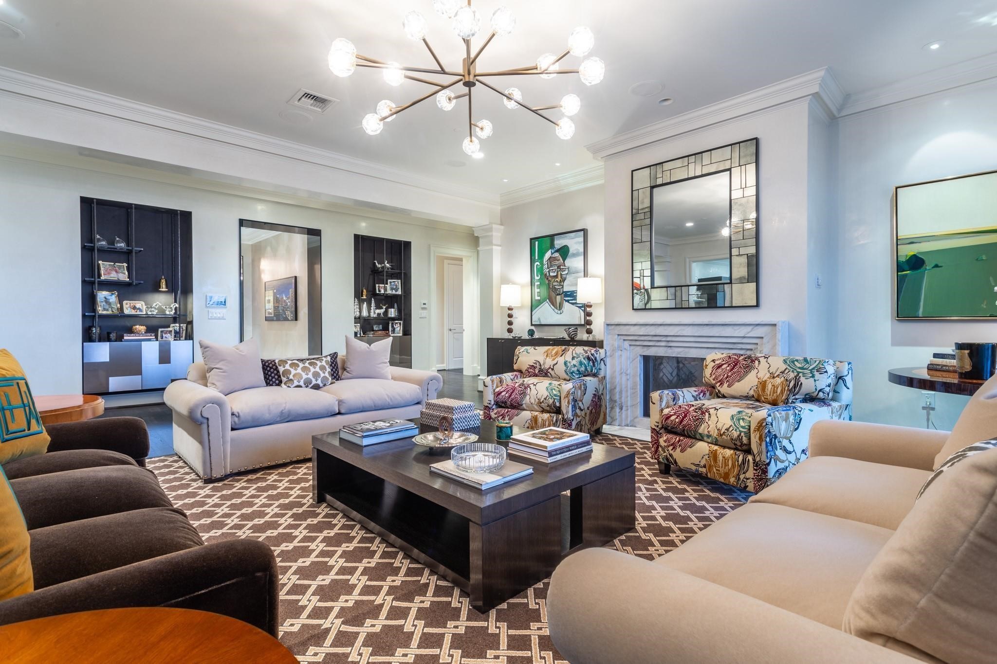 2525 N PEARL Street 1702