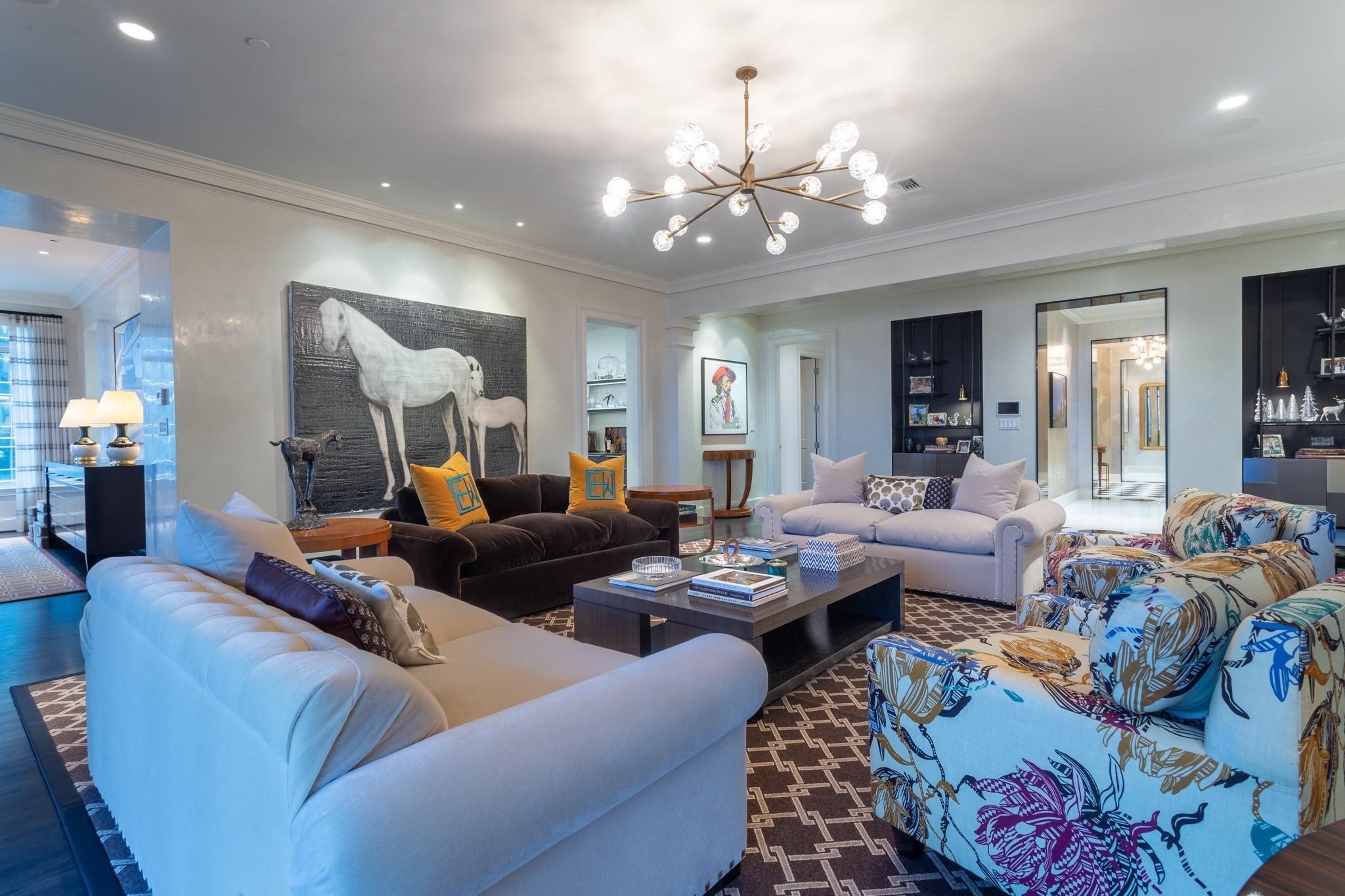 2525 N PEARL Street 1702