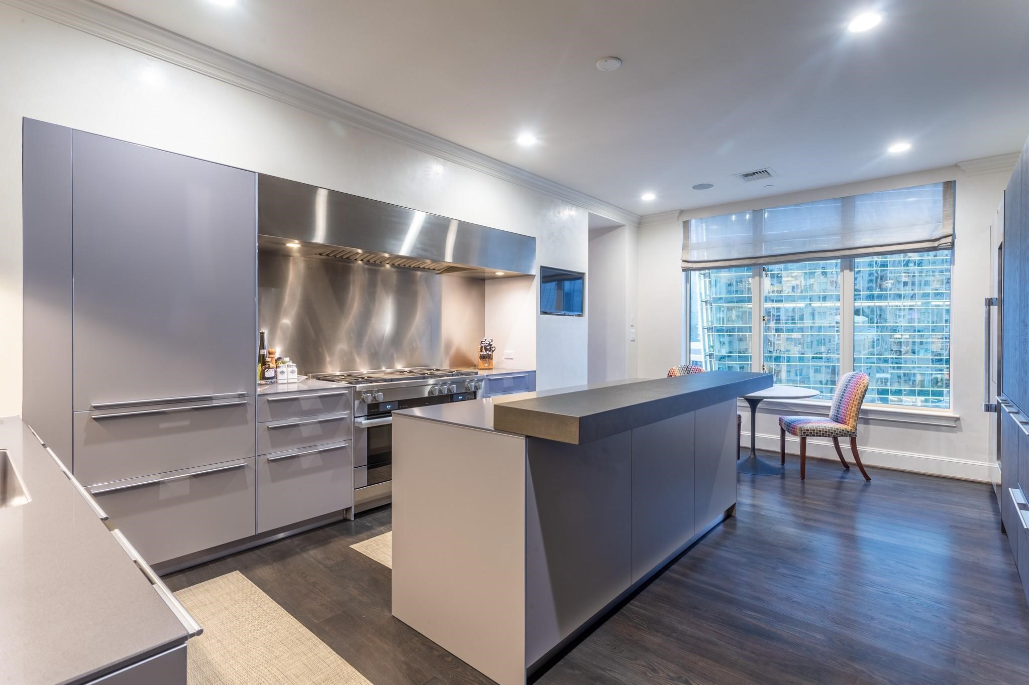 2525 N PEARL Street 1702