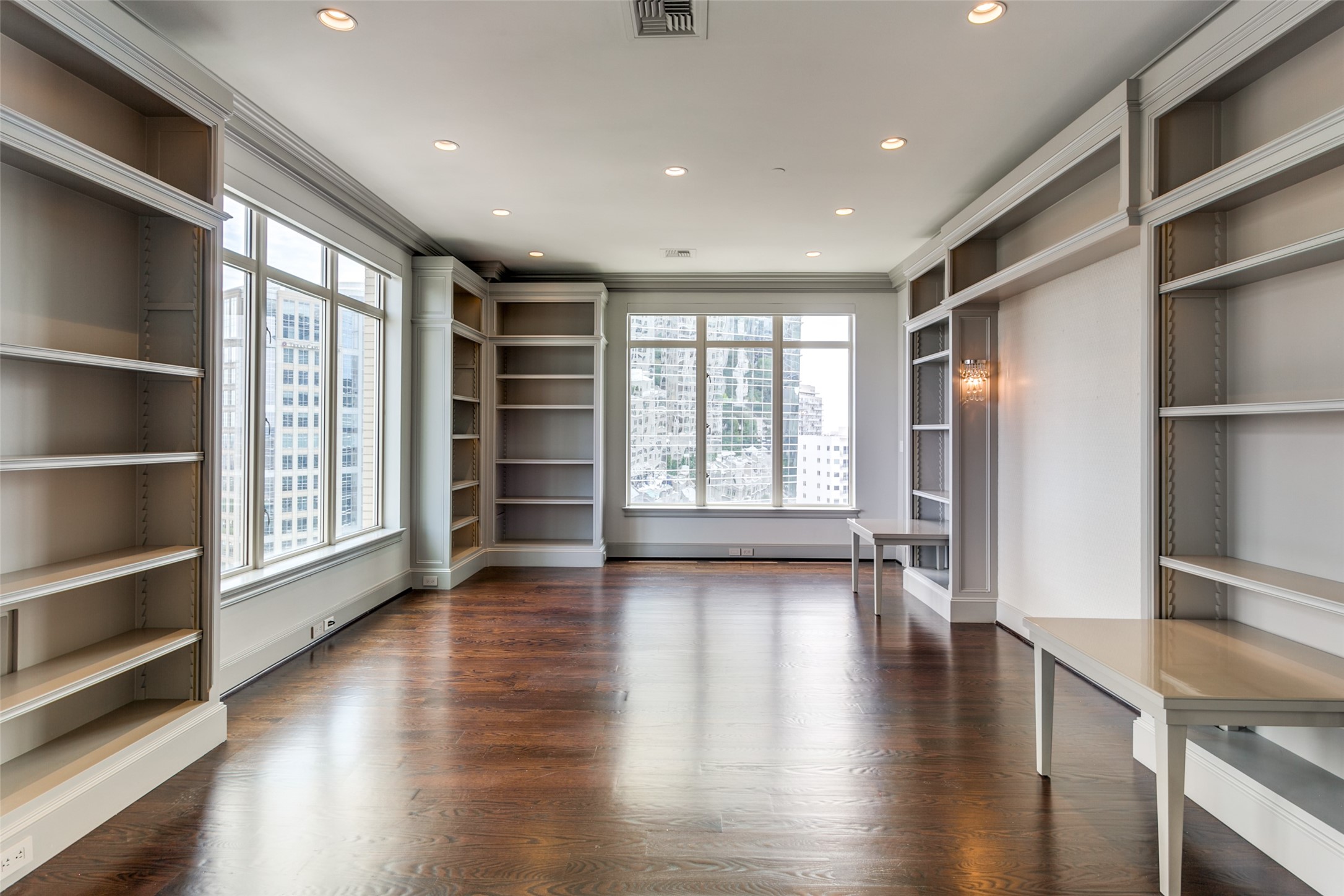 2525 N Pearl Street 1402