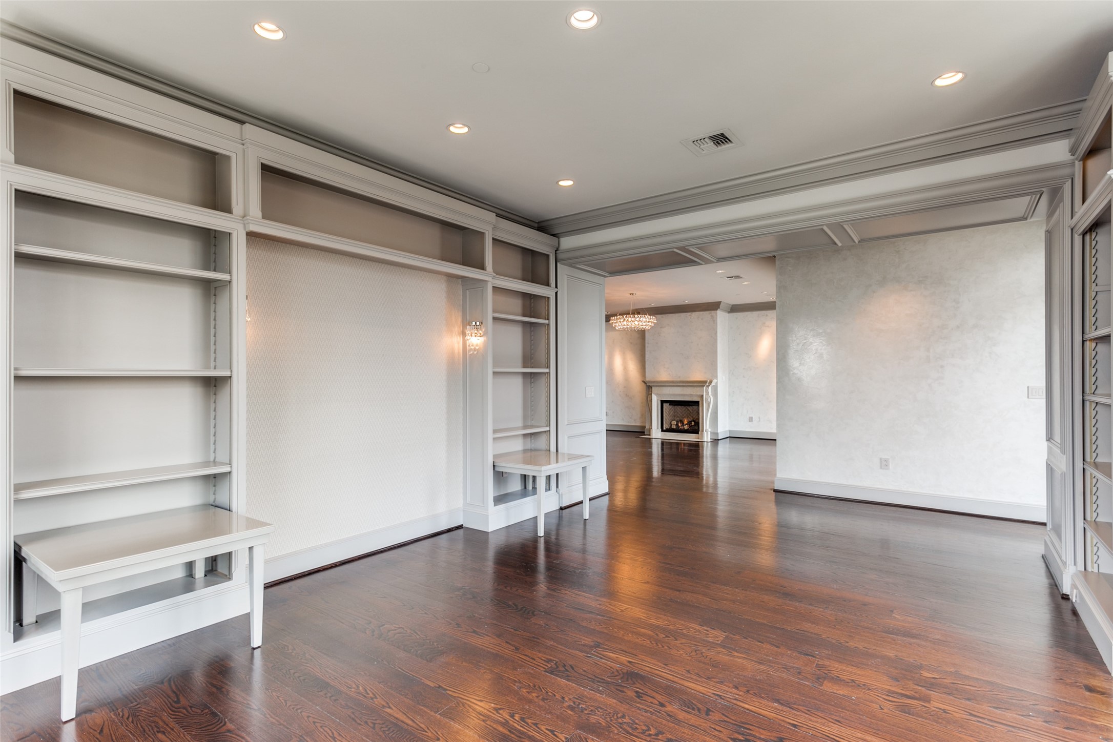 2525 N Pearl Street 1402