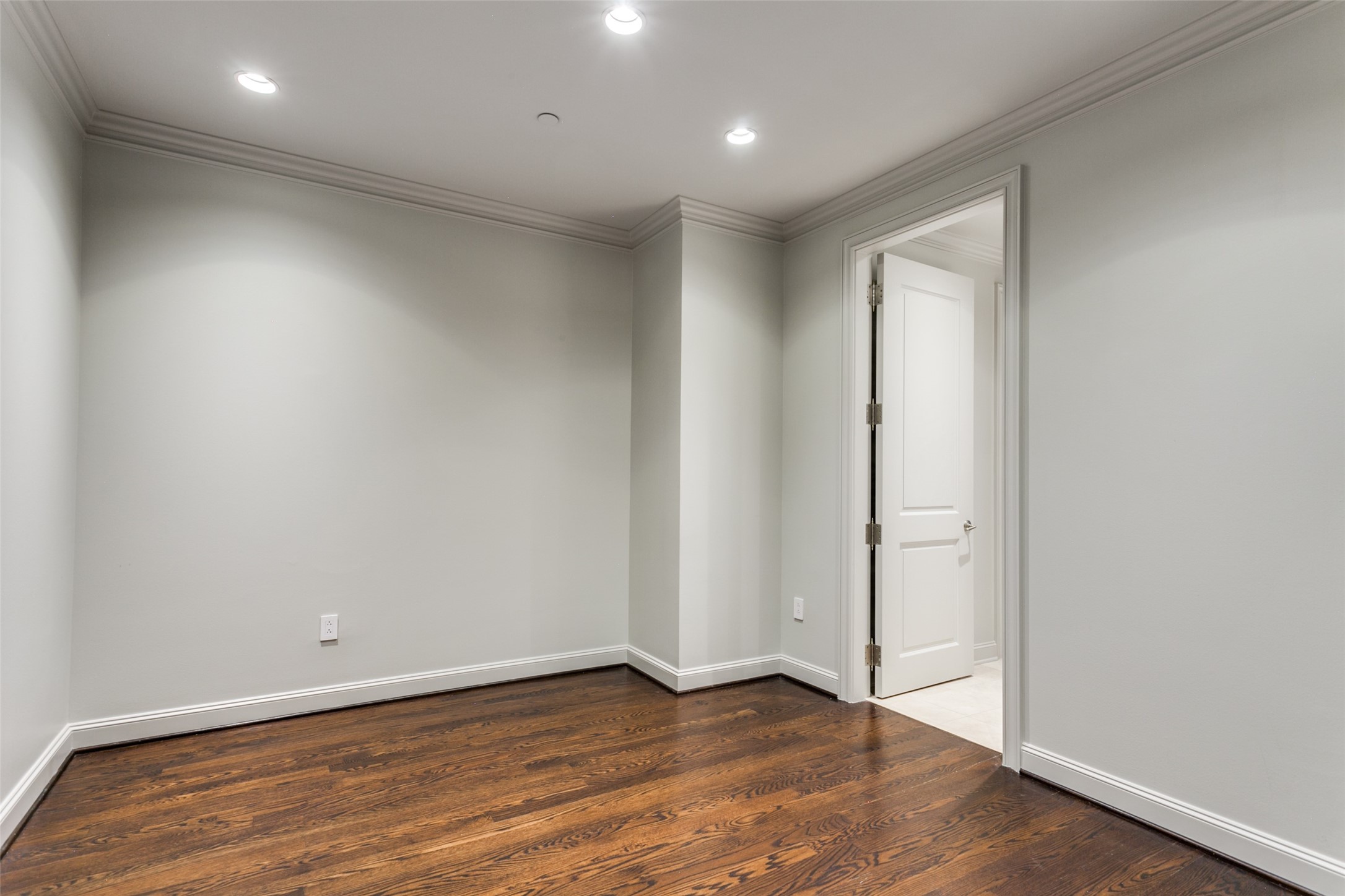 2525 N Pearl Street 1402