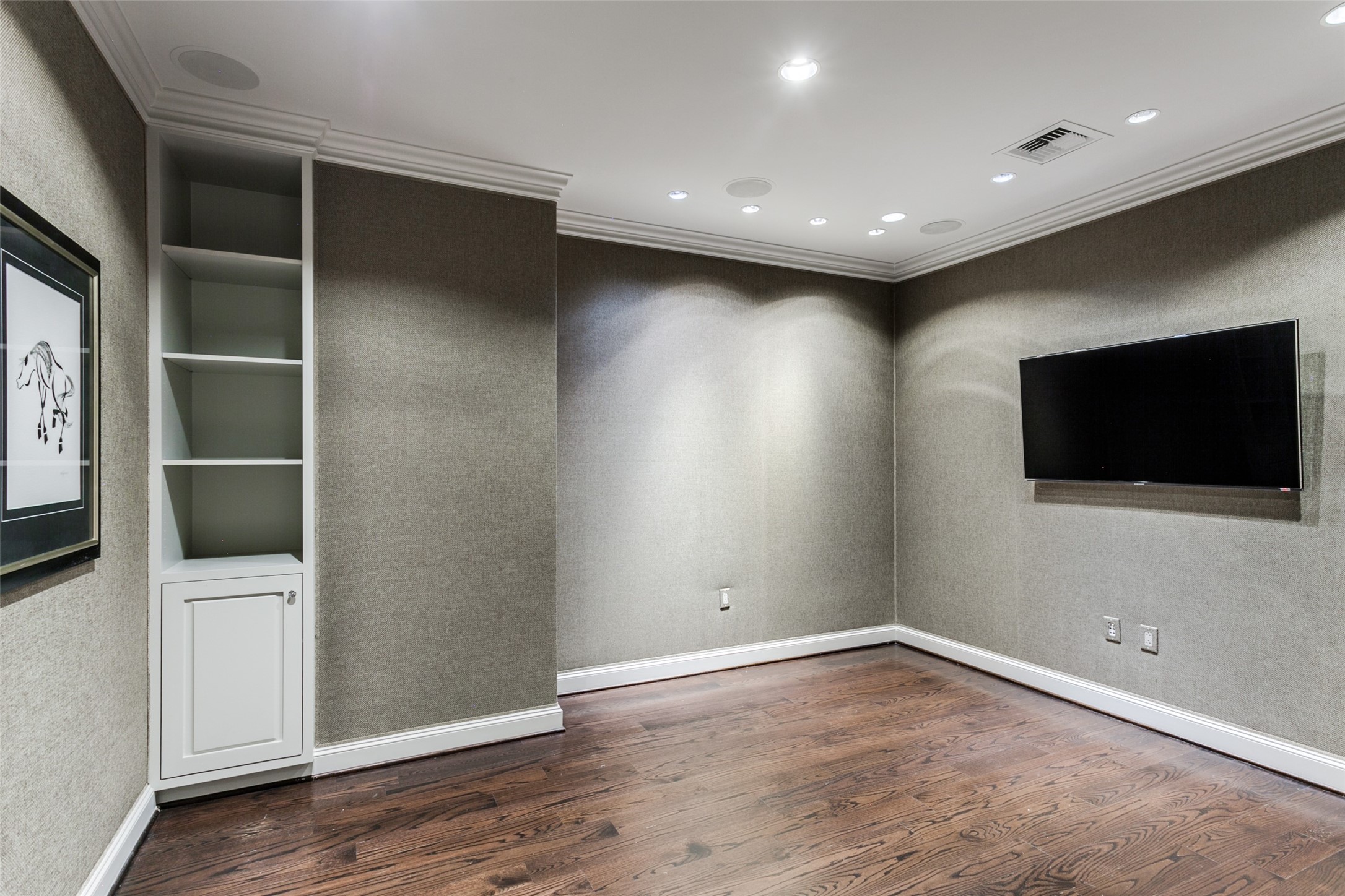 2525 N Pearl Street 1402