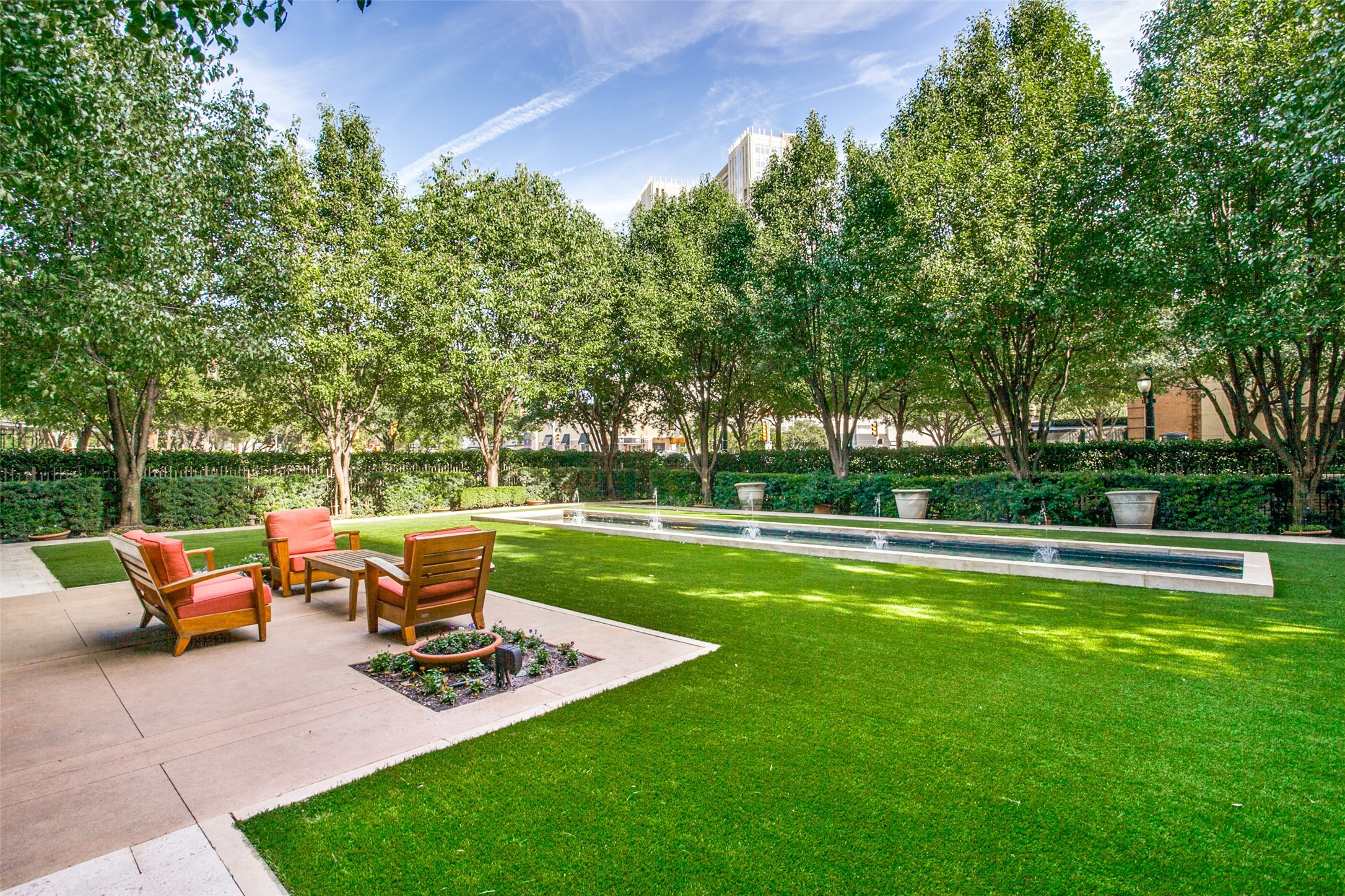 2525 N Pearl Street 1402
