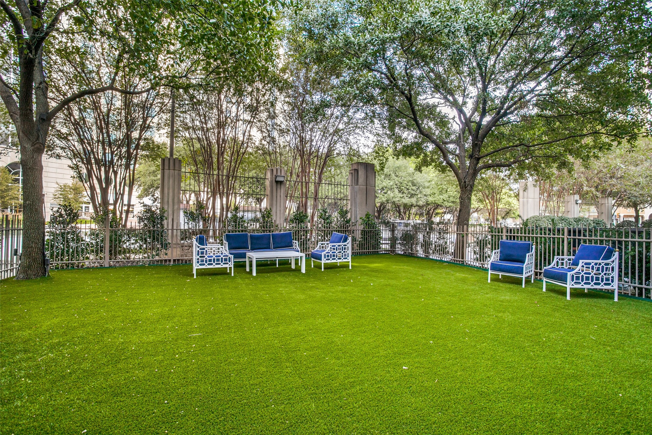 2525 N Pearl Street 1402