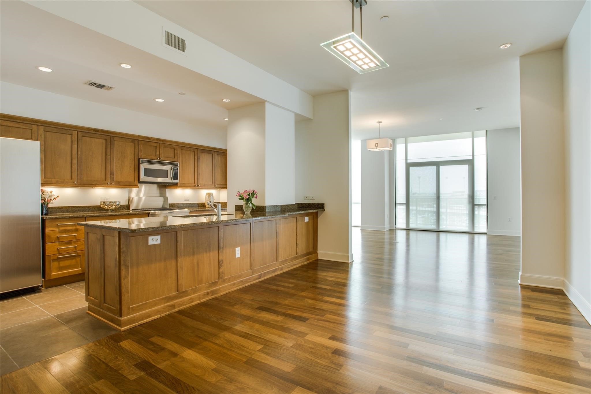5656 N CENTRAL Expressway 502