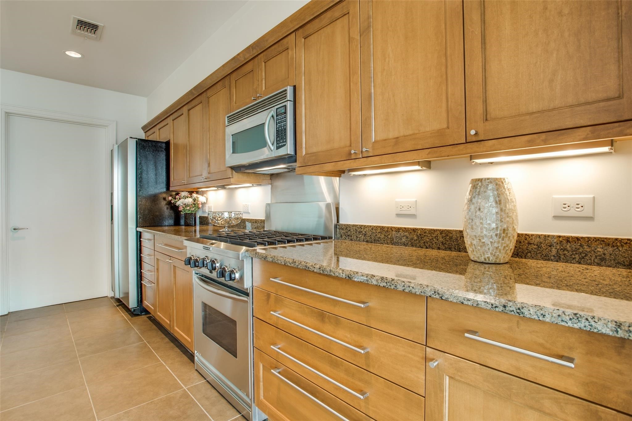 5656 N CENTRAL Expressway 502