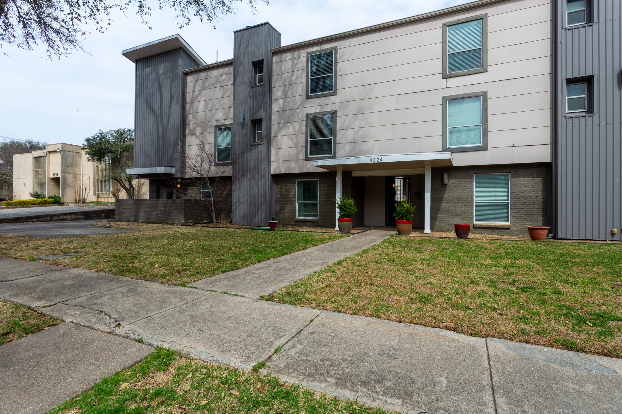4224 RAWLINS Street 111
