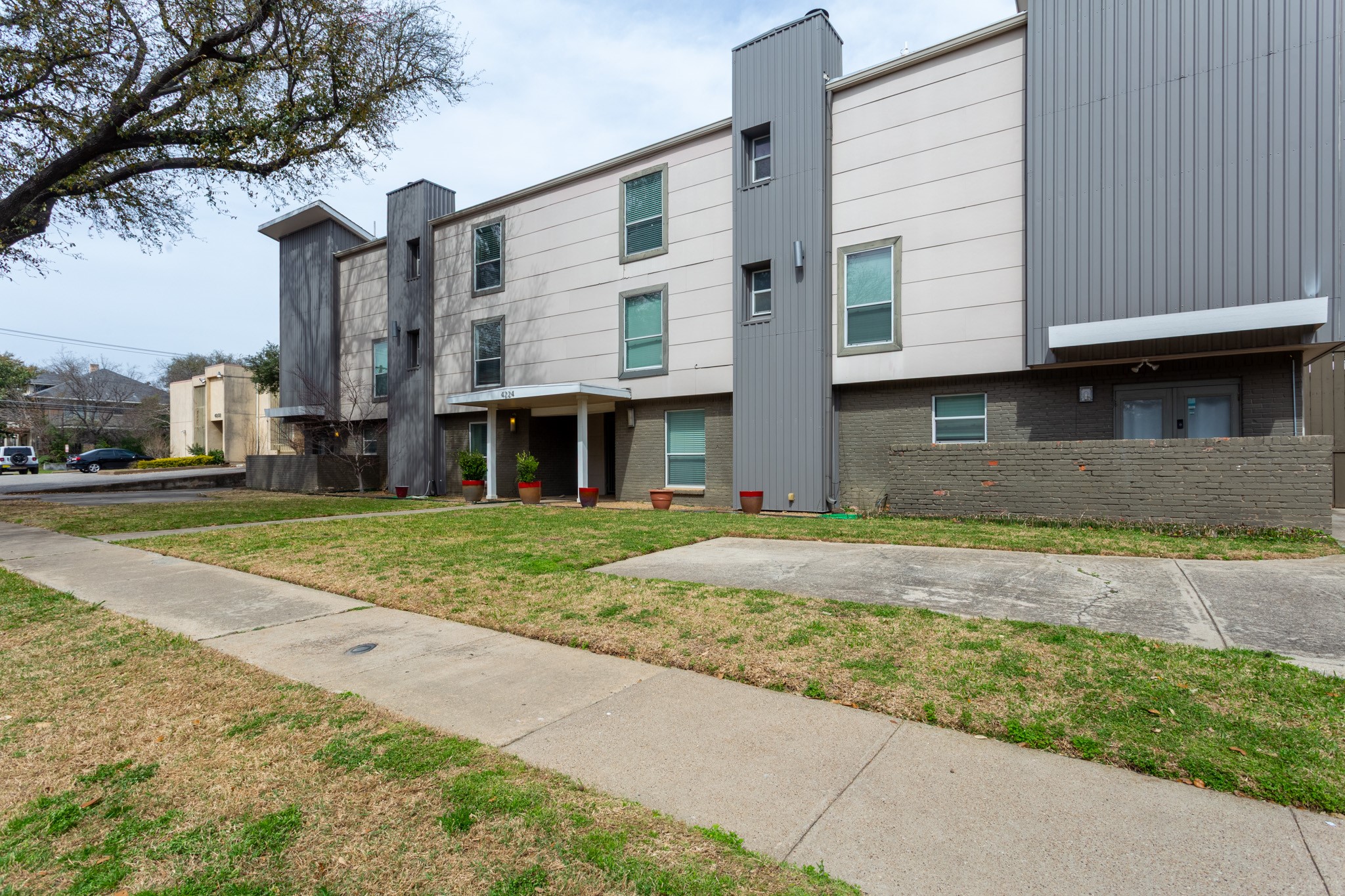 4224 RAWLINS Street 111