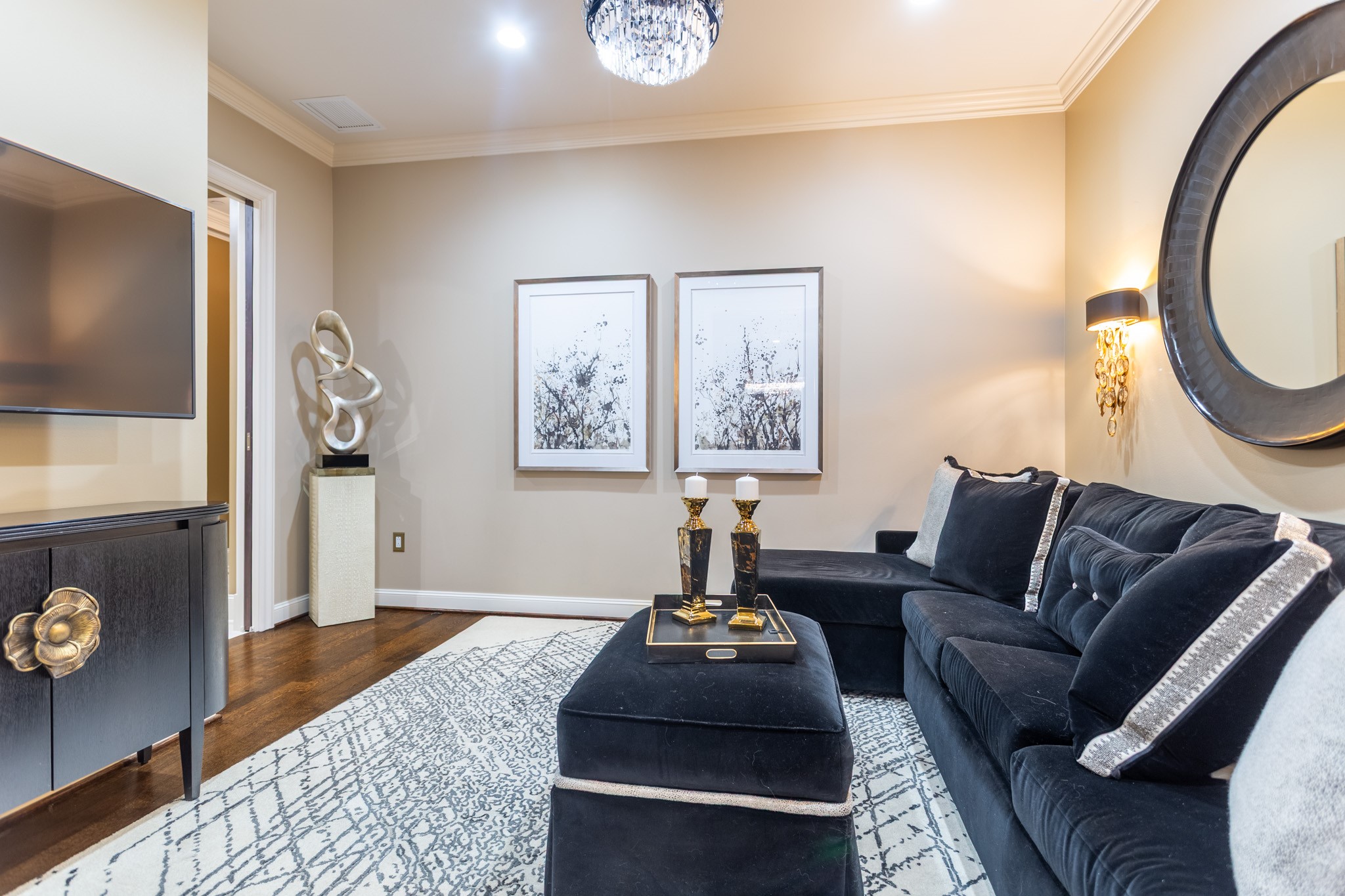 2555 N PEARL Street 701