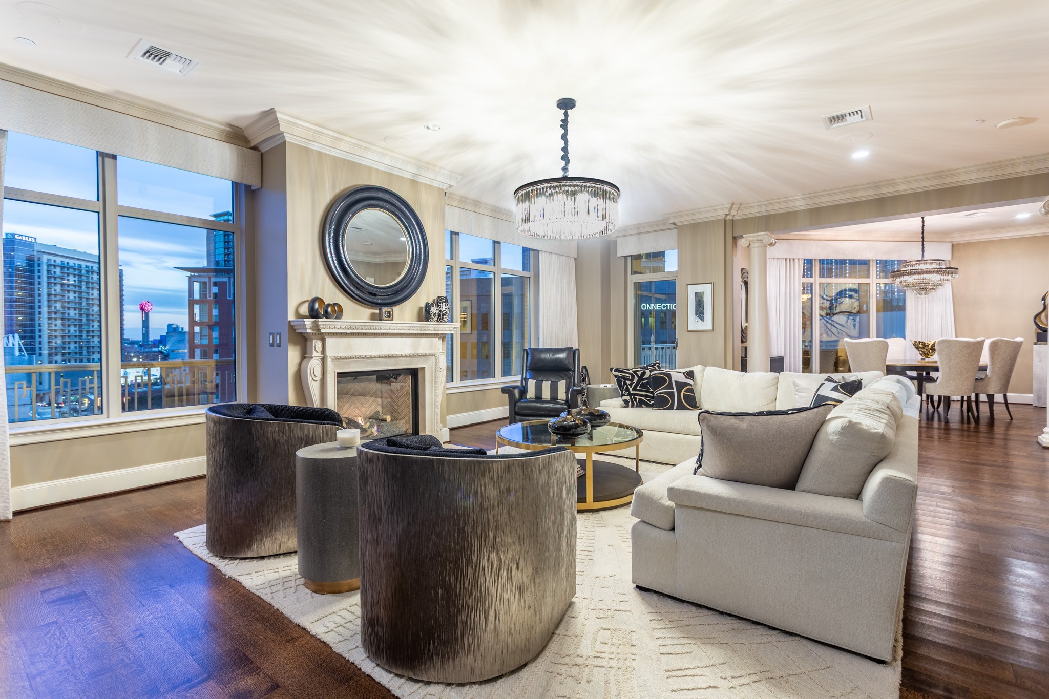 2555 N PEARL Street 701