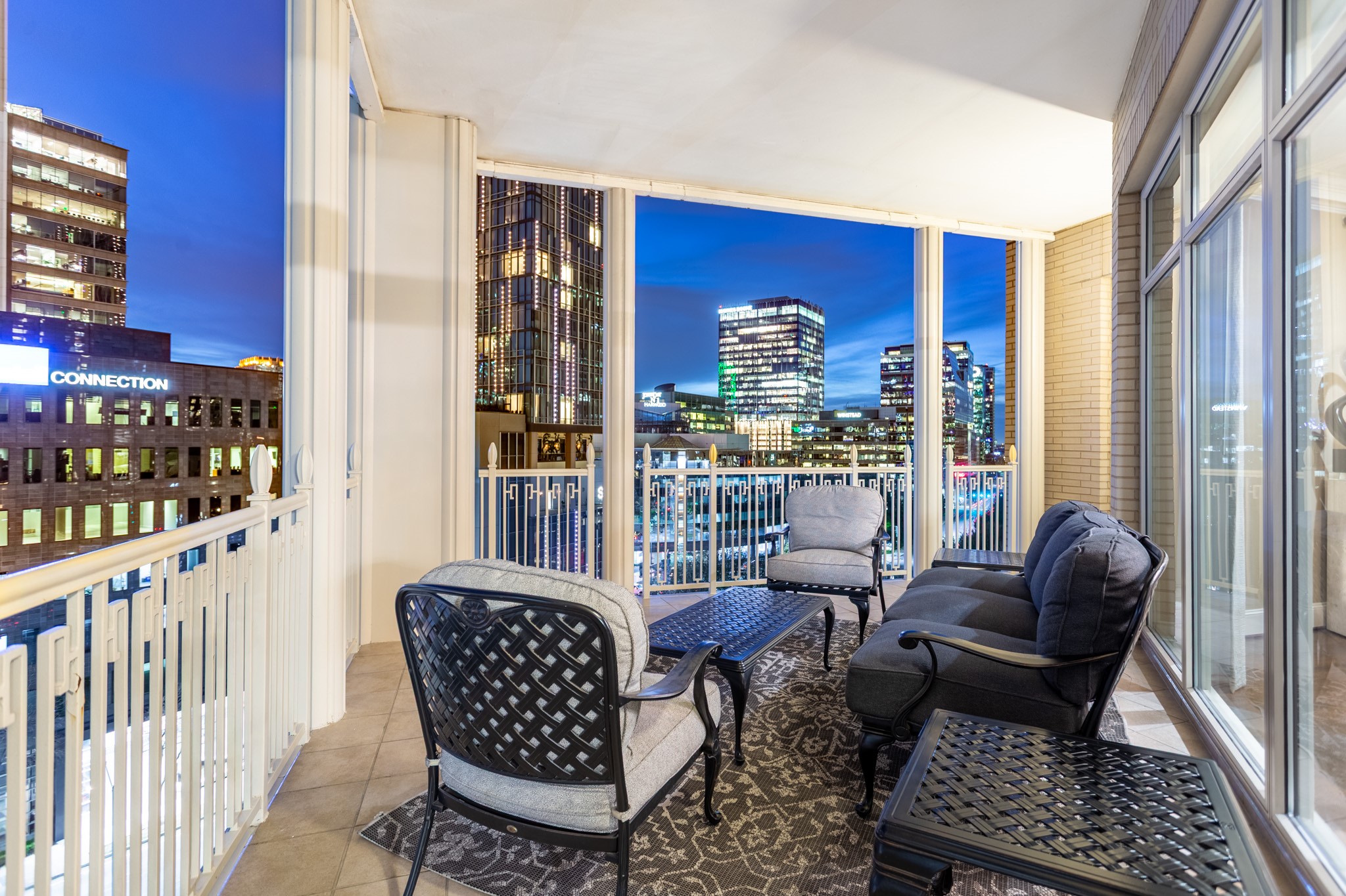 2555 N PEARL Street 701