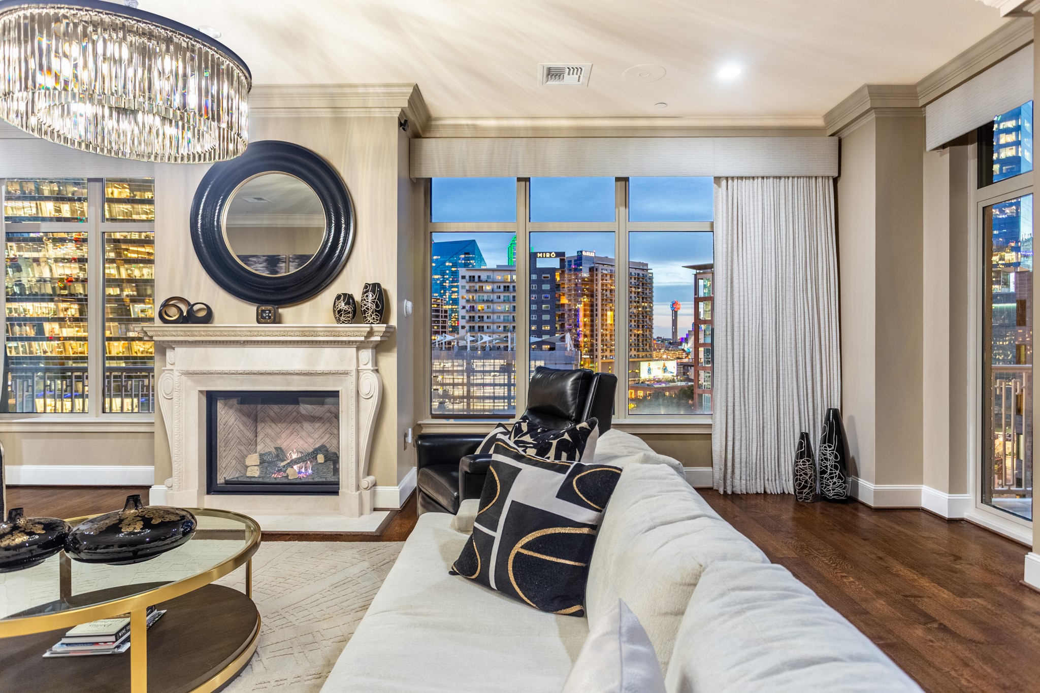 2555 N PEARL Street 701