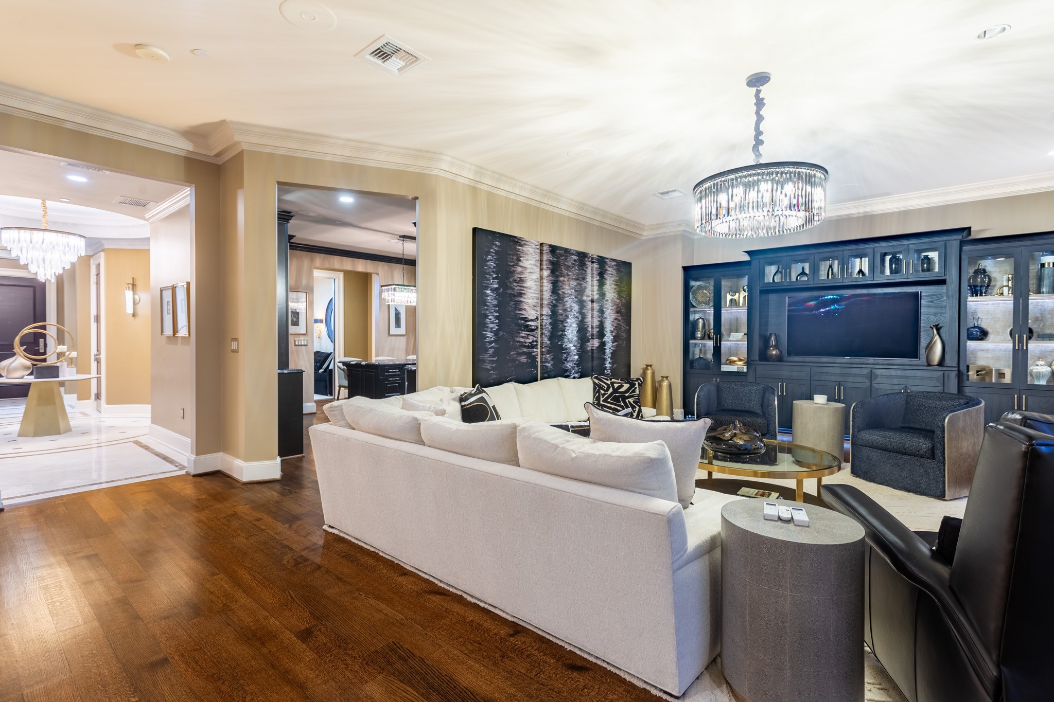 2555 N PEARL Street 701