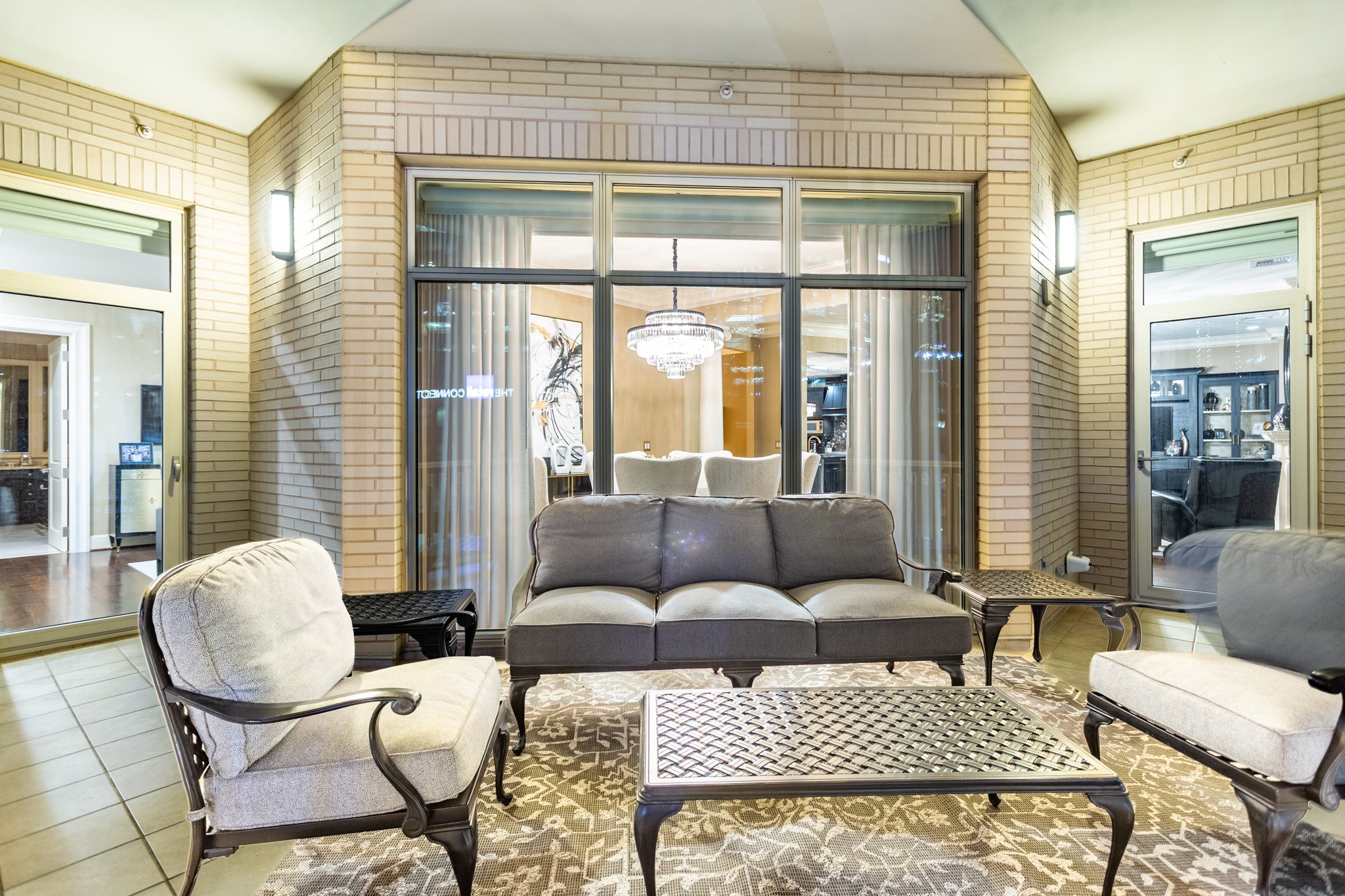 2555 N PEARL Street 701
