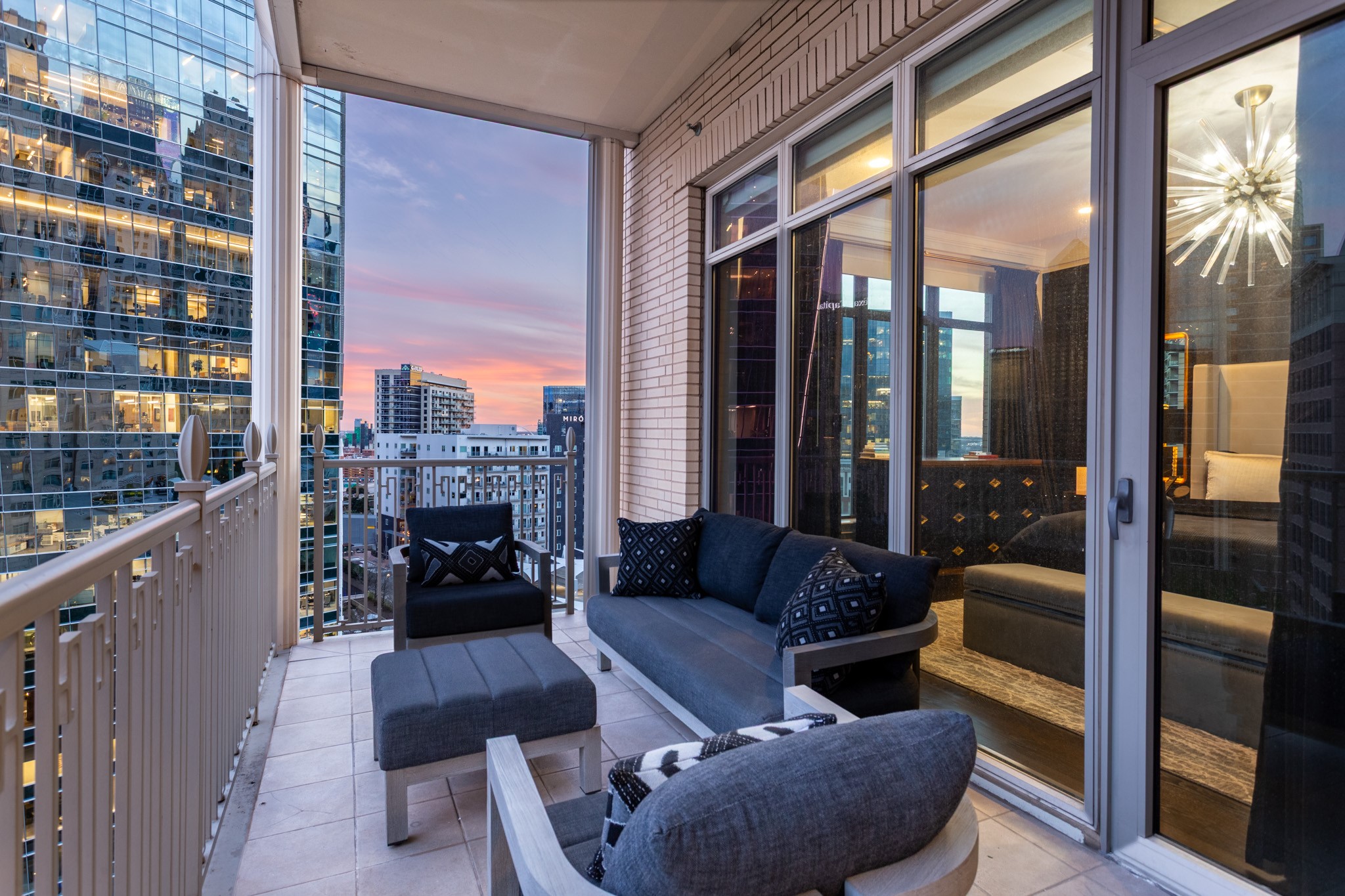 2525 N PEARL Street 1403