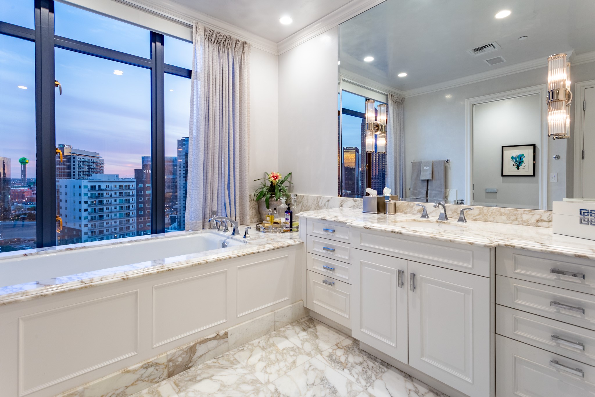 2525 N PEARL Street 1403