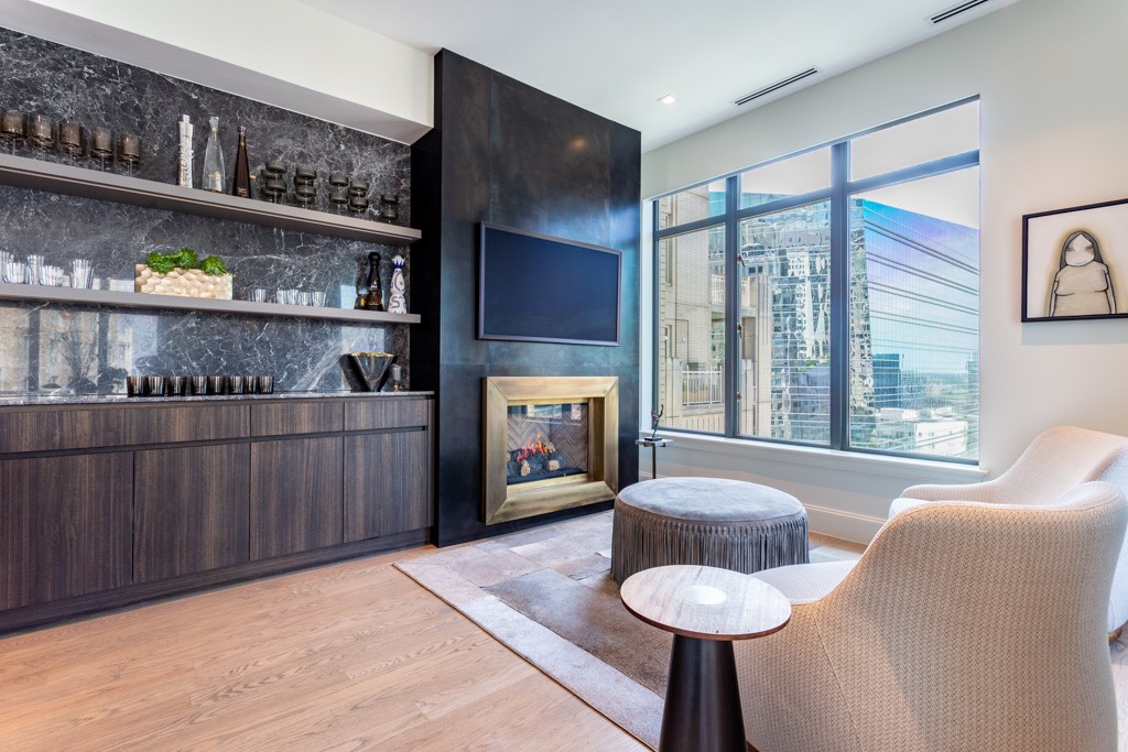 2525 N PEARL Street 1804