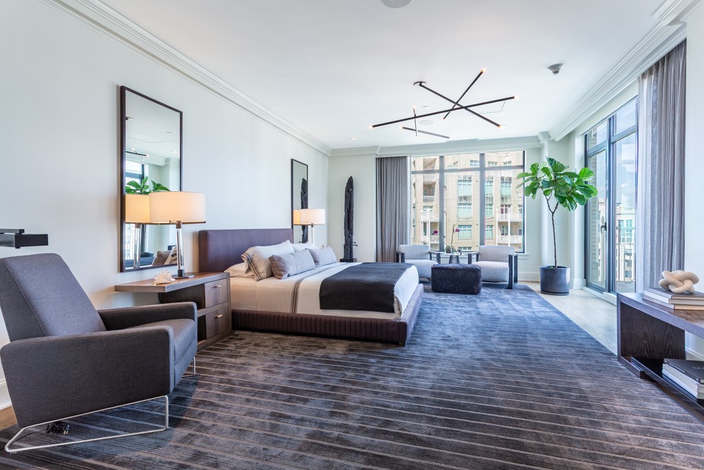 2525 N PEARL Street 1804