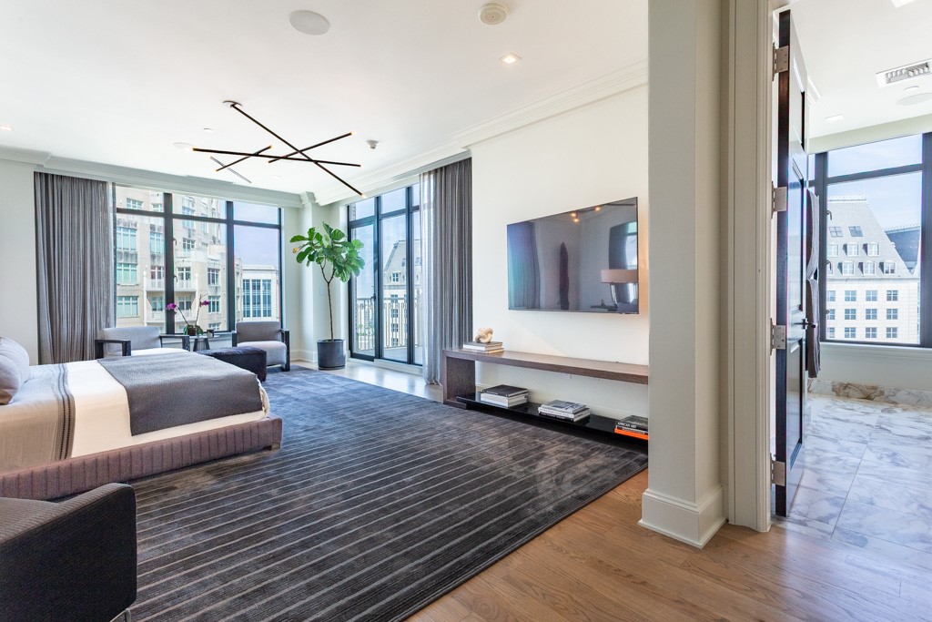 2525 N PEARL Street 1804