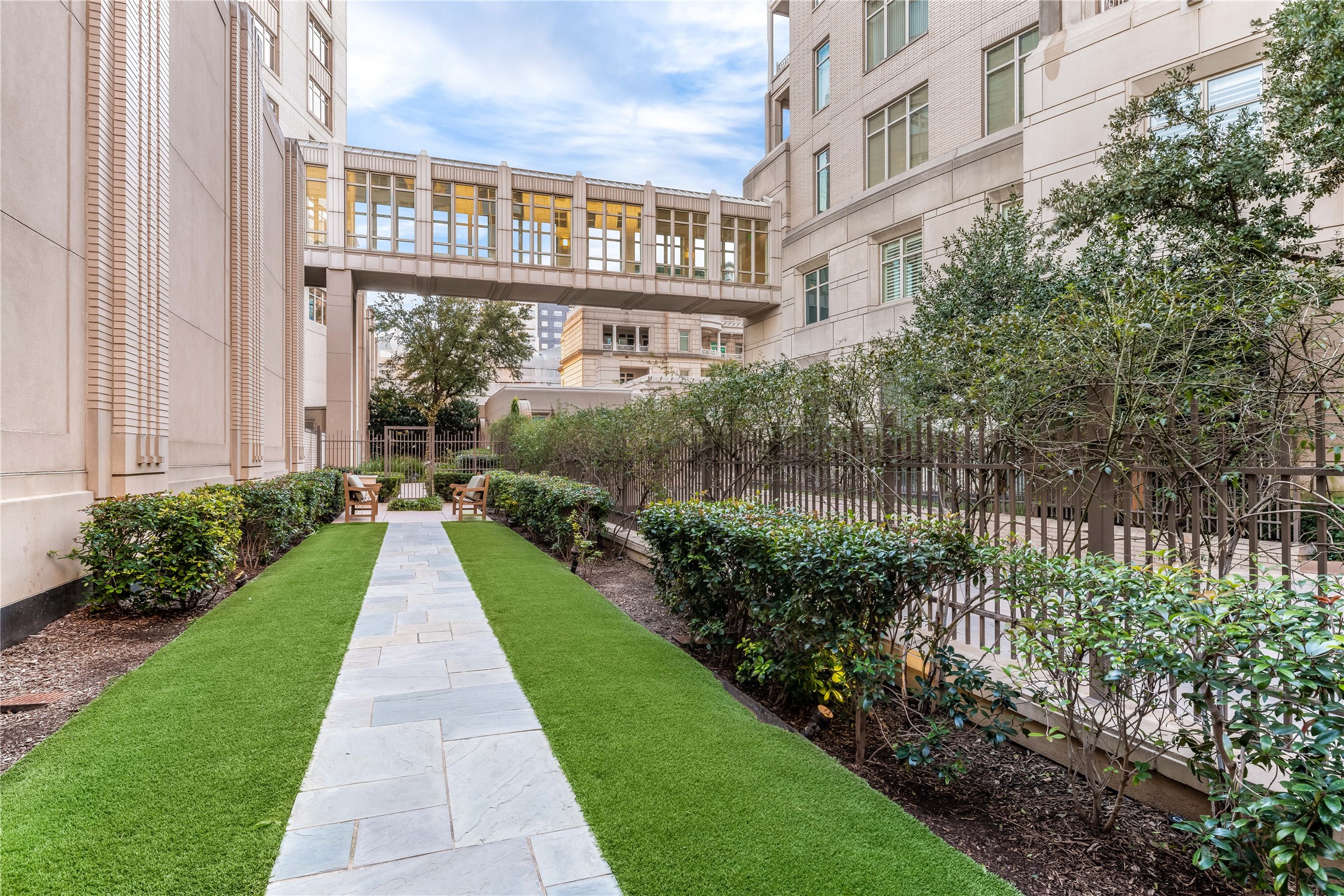 2525 N PEARL Street 1804