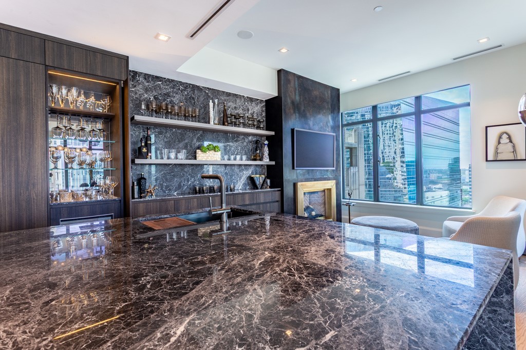 2525 N PEARL Street 1804