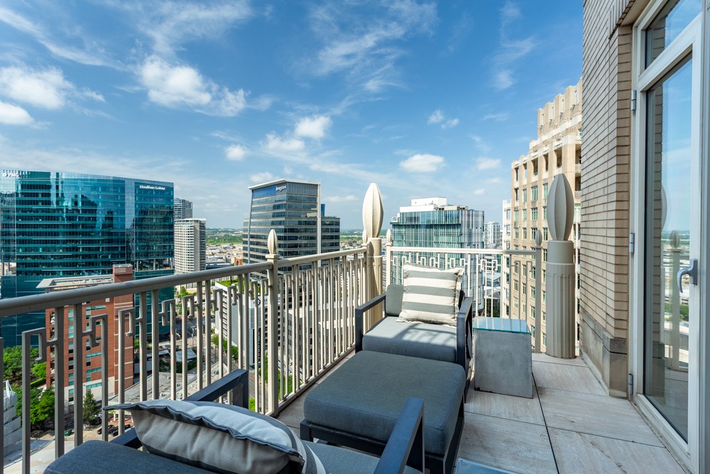 2525 N PEARL Street 1804