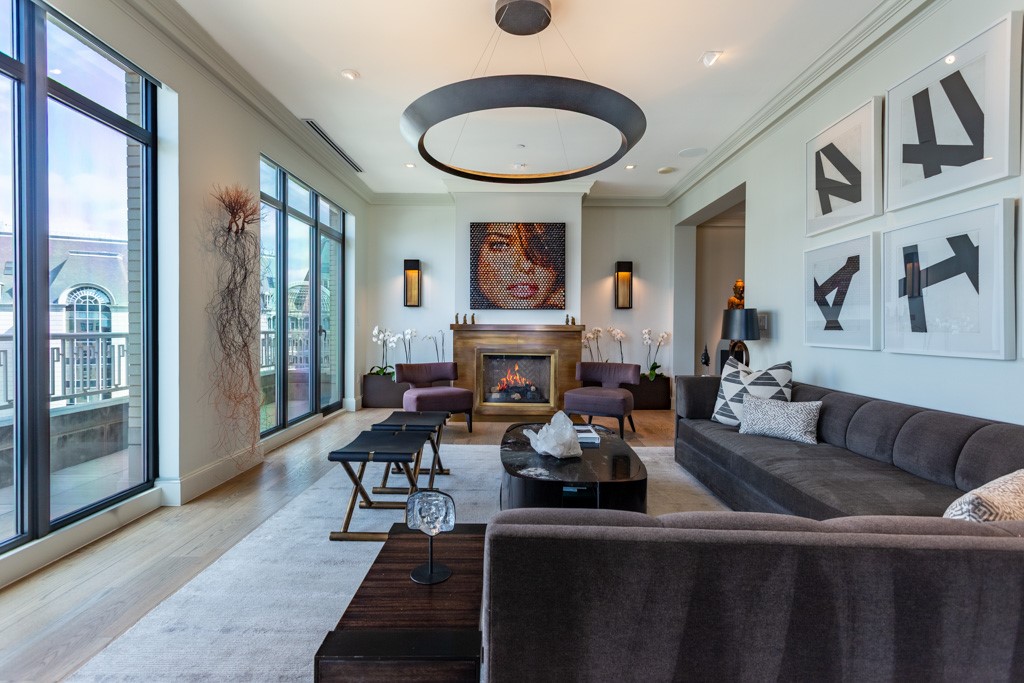 2525 N PEARL Street 1804