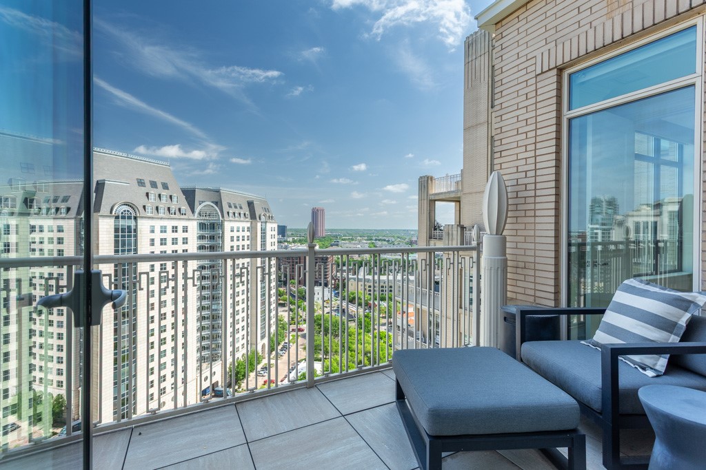 2525 N PEARL Street 1804