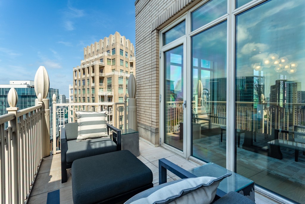 2525 N PEARL Street 1804