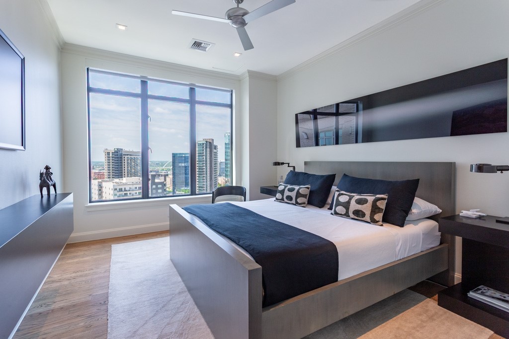 2525 N PEARL Street 1804