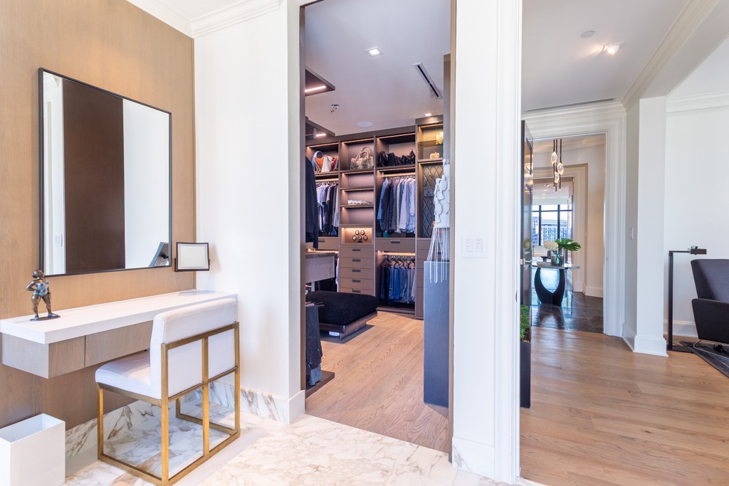 2525 N PEARL Street 1804