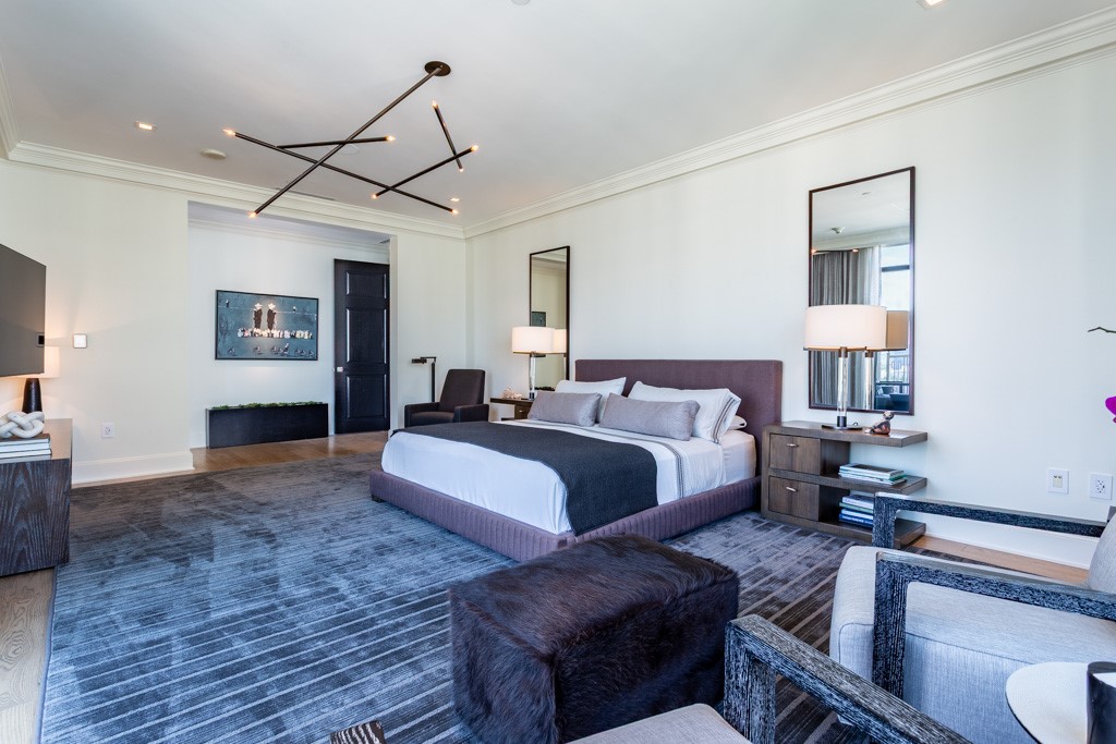 2525 N PEARL Street 1804