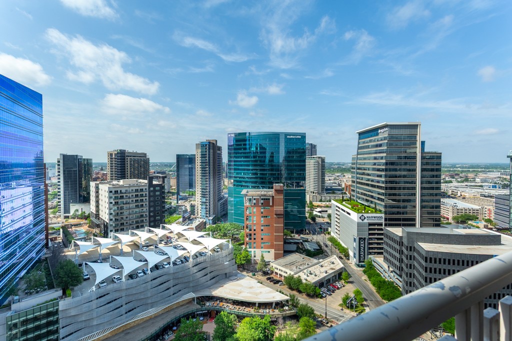2525 N PEARL Street 1804