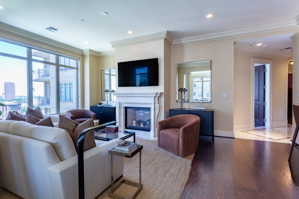2525 N PEARL Street 1406