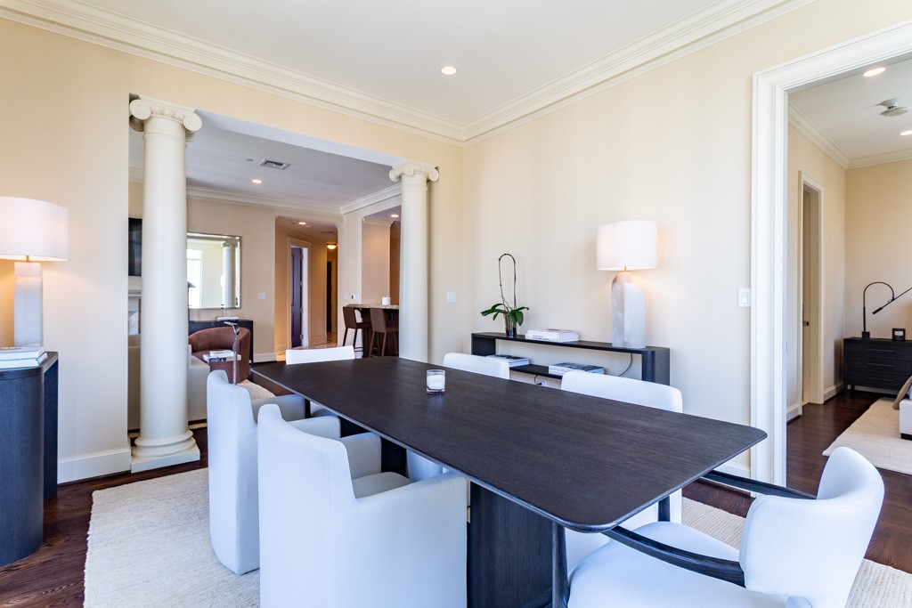 2525 N PEARL Street 1406