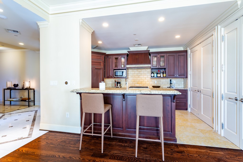 2525 N PEARL Street 1406