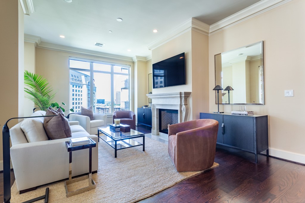 2525 N PEARL Street 1406