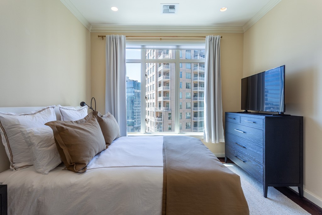 2525 N PEARL Street 1406