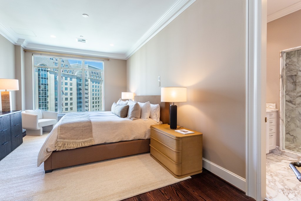 2525 N PEARL Street 1406
