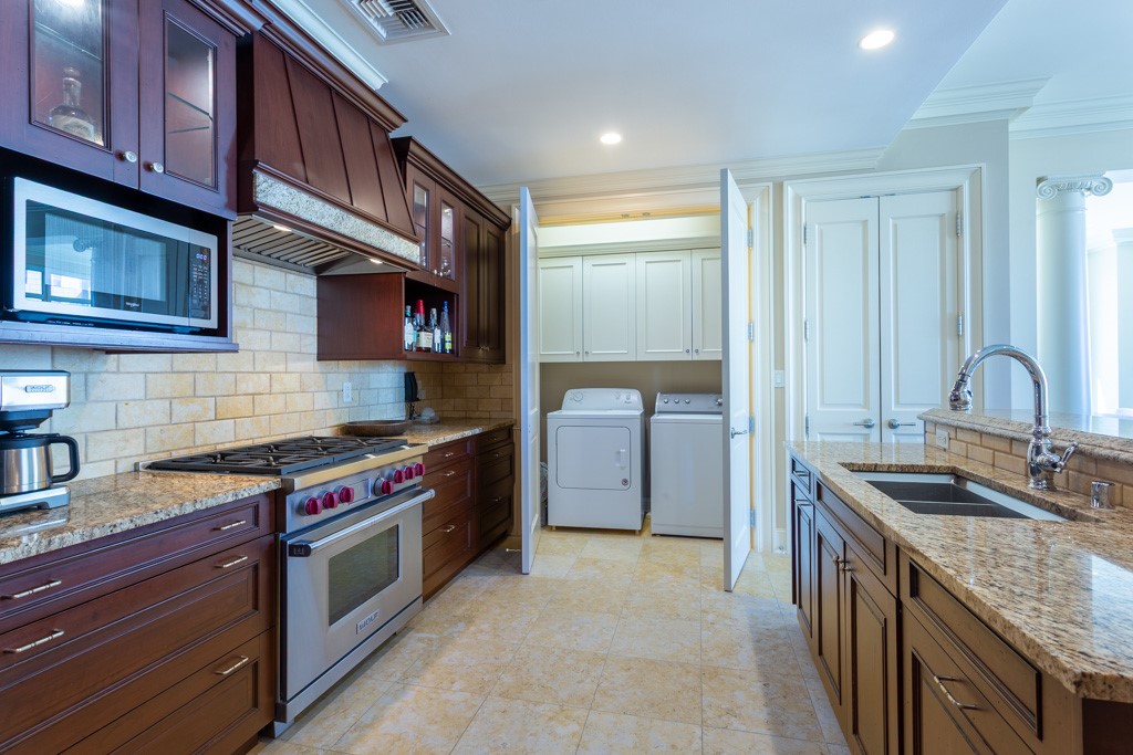 2525 N PEARL Street 1406