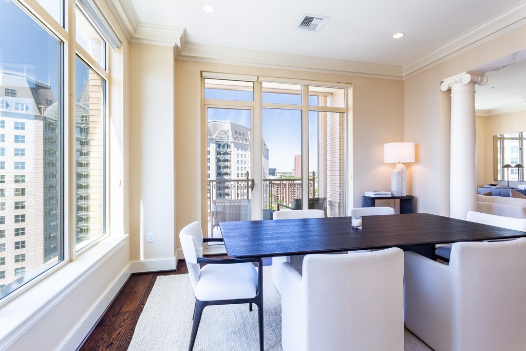 2525 N PEARL Street 1406
